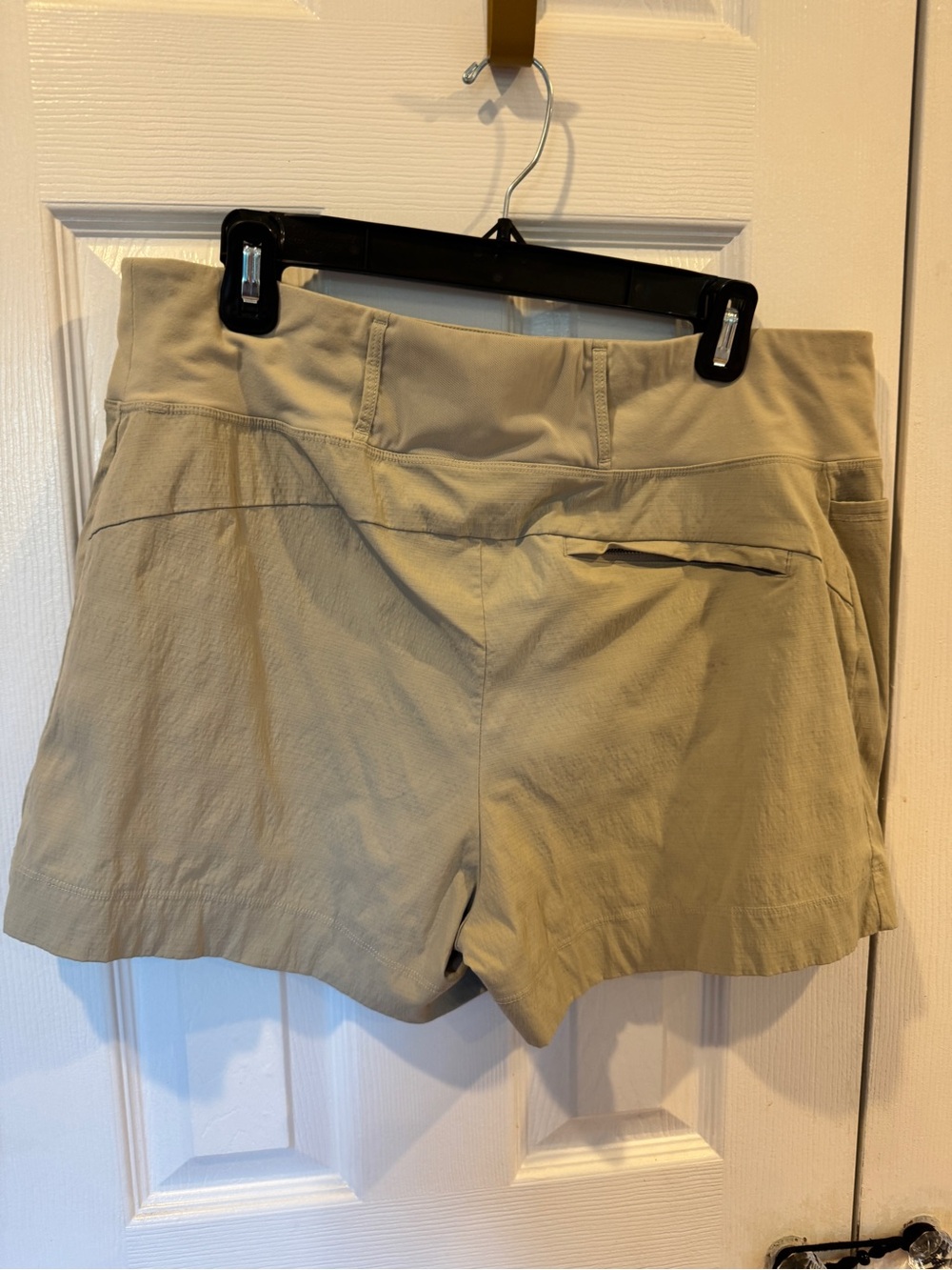Athleta Trekkie North Shorts 14 Khaki Hiking Travel Golf Zip Pocket Outdoor - Picture 8 of 12